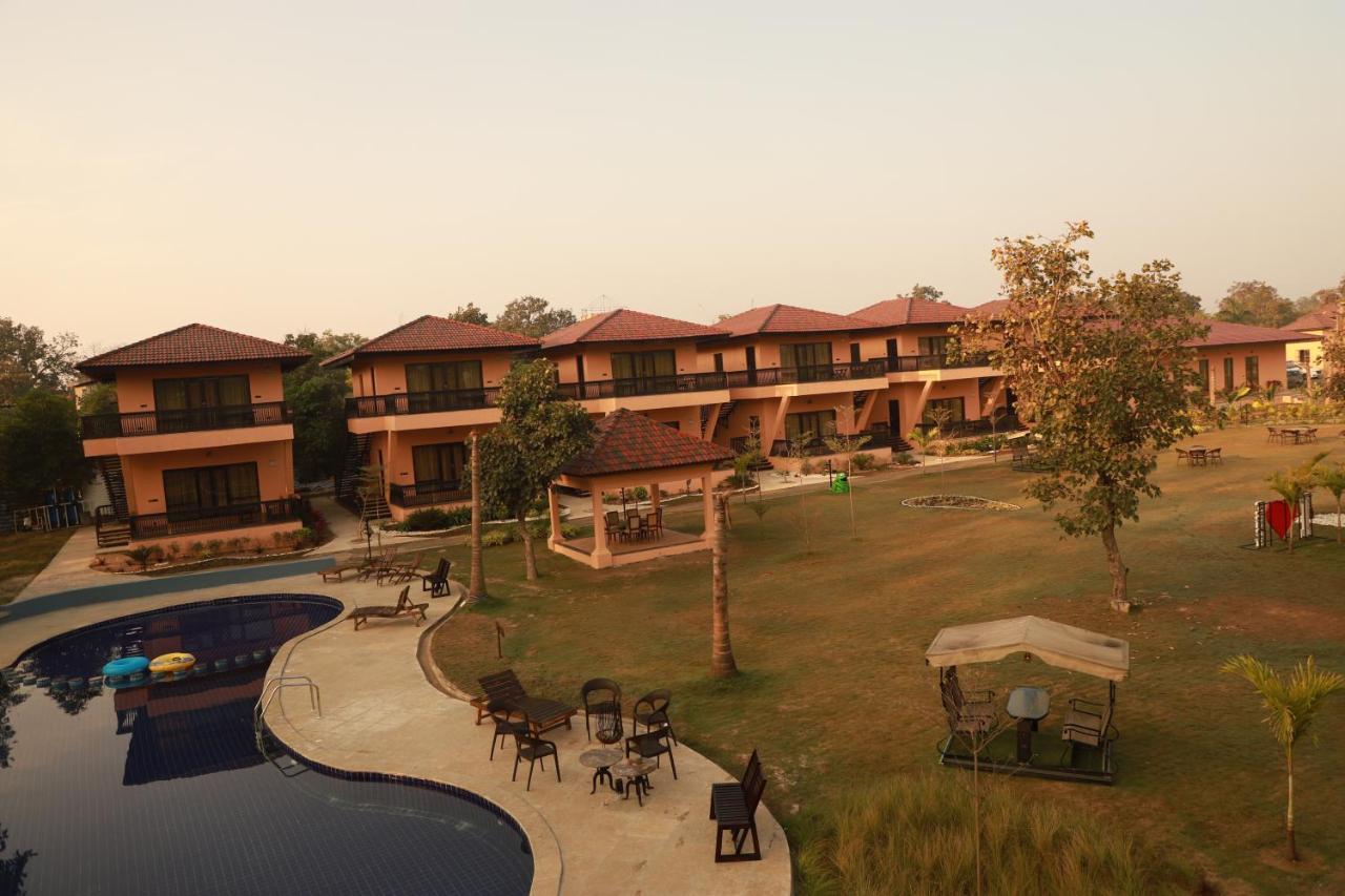 The Pench International Hotel Khawāsa Екстериор снимка
